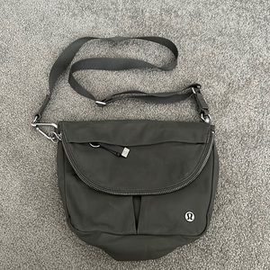 Lululemon All Night Festival Bag 5L green gray